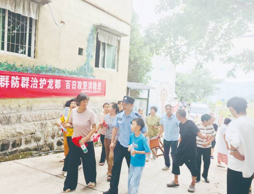 龙都街道多点发力推动群防群治取得成效