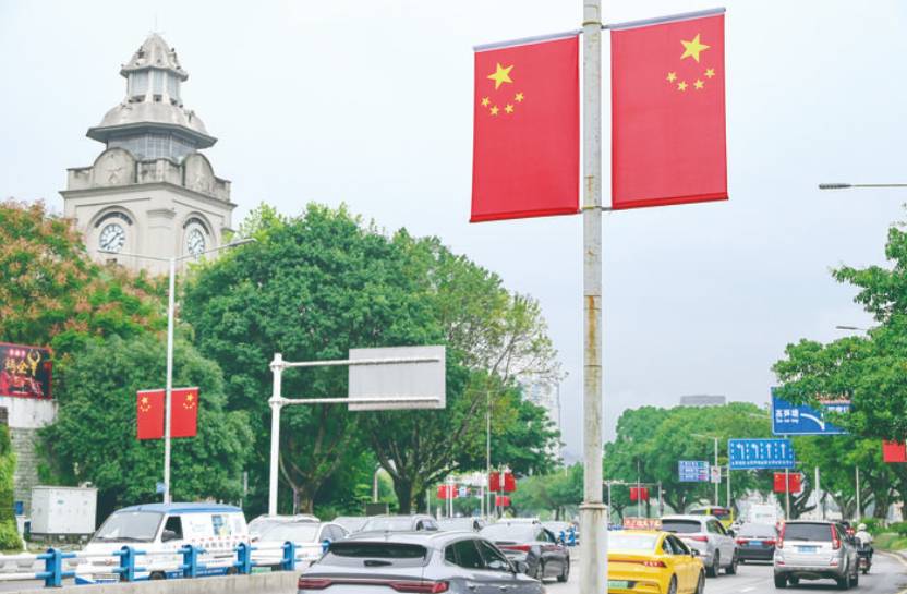 满城洋溢“中国红”